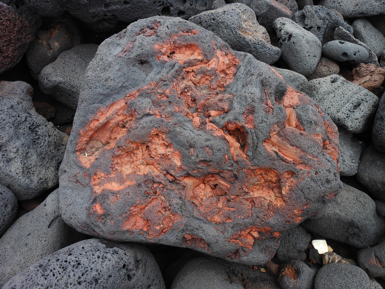 boulders-783052_1280